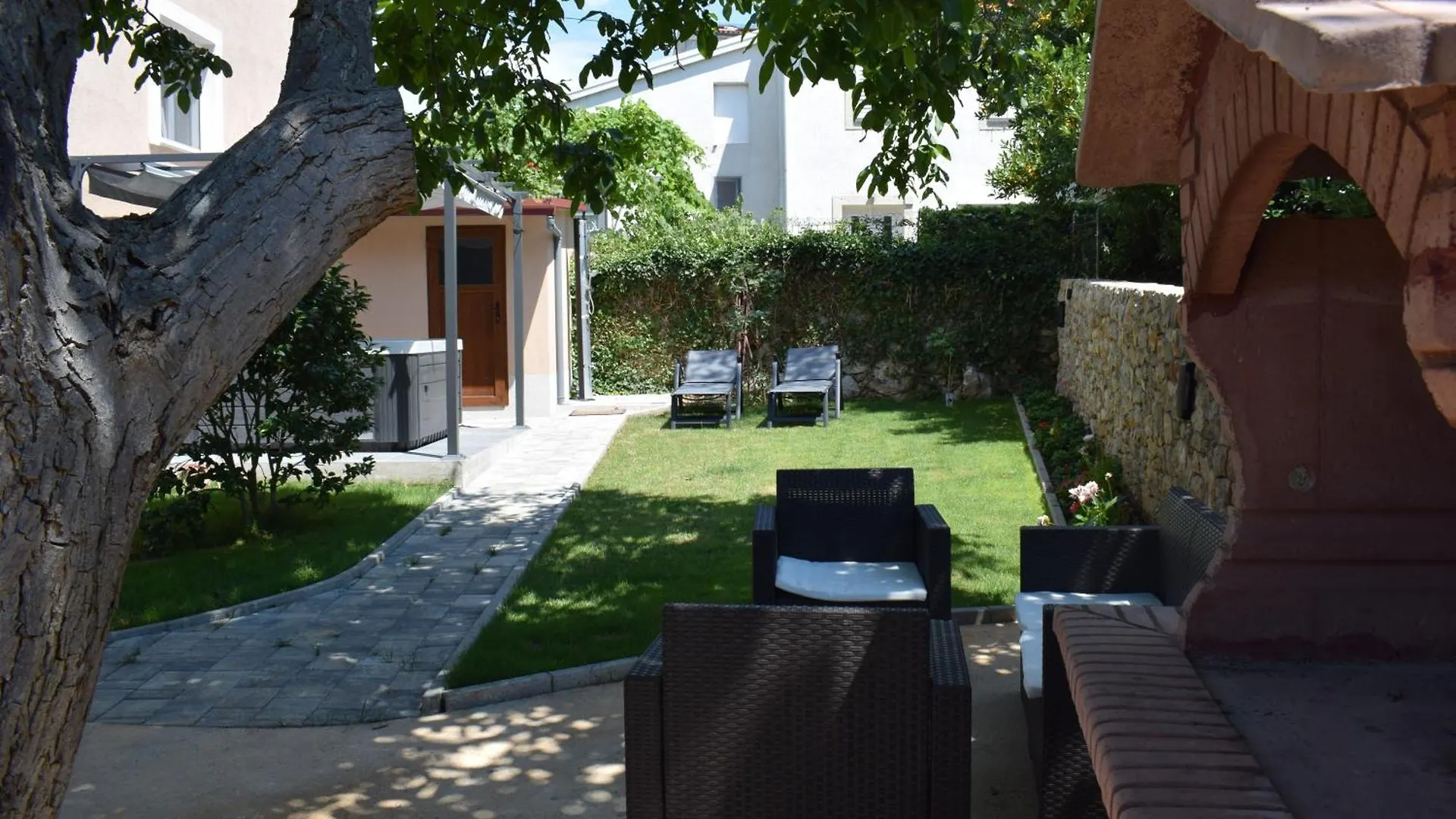 Apartments Kamelija Punat